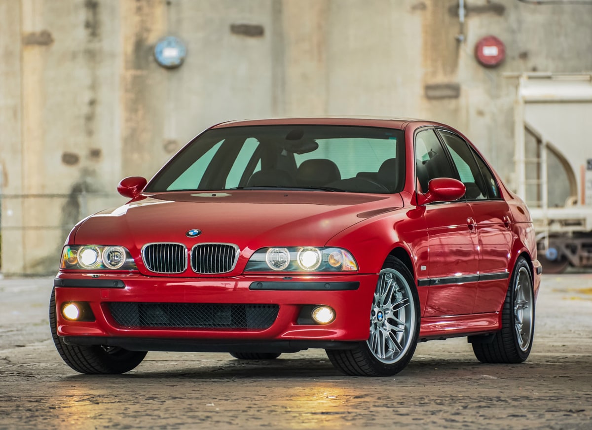 1999 BMW E39 M5 sedan front three-quarter.