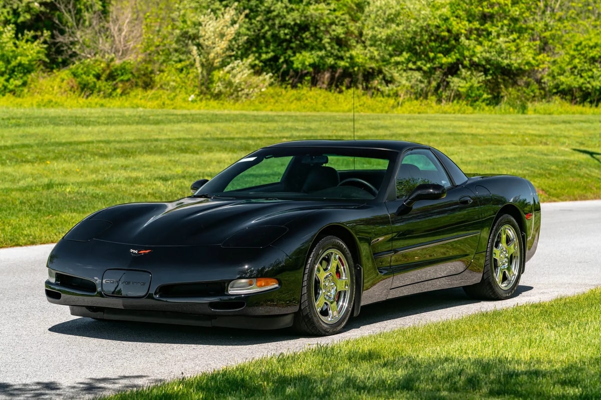 1999 Chevrolet Corvette C5 FRC side profile.