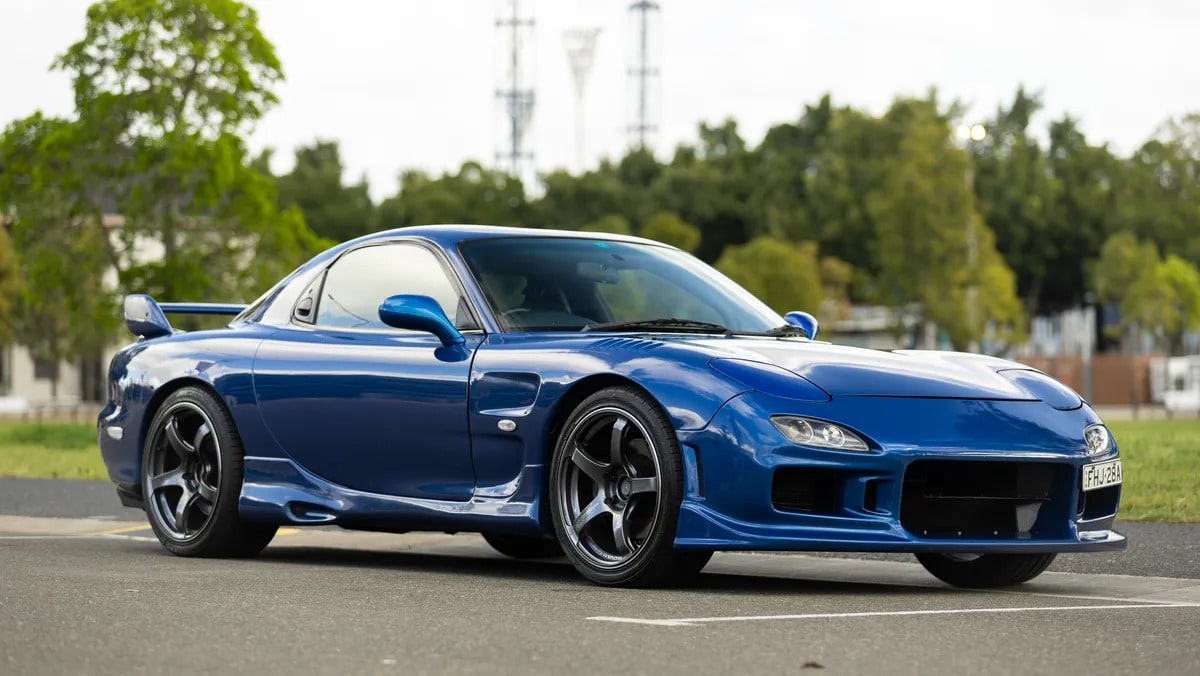 1999 Mazda RX-7 FD Series 8 Type RS front three-quarter.